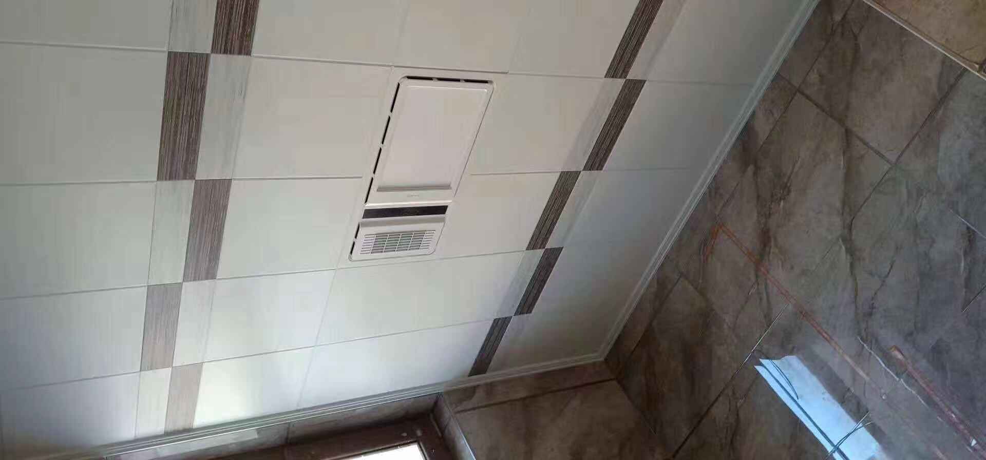 德萊寶衛生間吊頂實景安裝圖.jpg